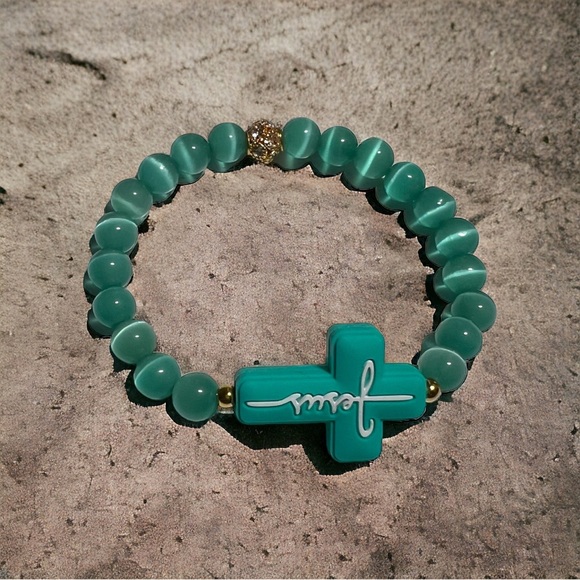 Jesus Cross Bracelet - Picture 2 of 2
